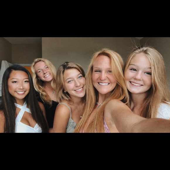 Meet your Posher, Taylor - Picture 3 of 7